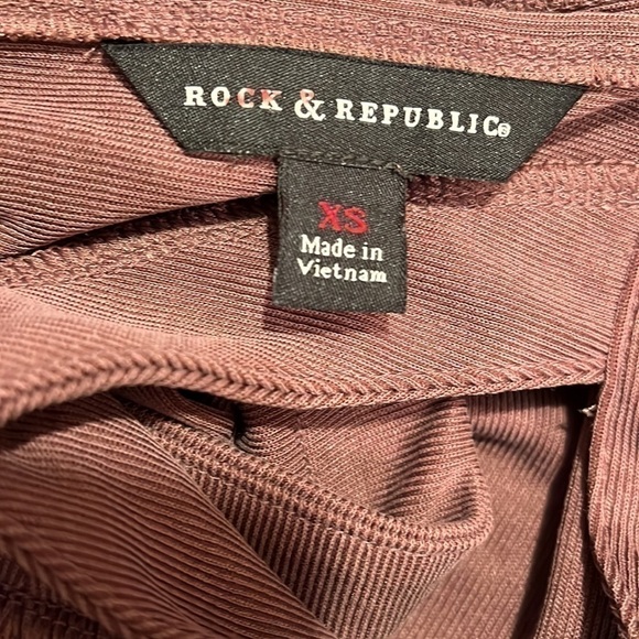 Rock & Republic Mocha Cold Shoulder Top Sz XS - Picture 5 of 6